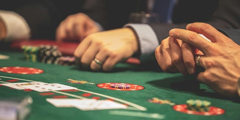 Game Bài Blackjack - Giới Thiệu A Đến Z Luật, Mẹo Đặt Cược 4 Vào tiền bàn chơi phù hợp trong Blackjack