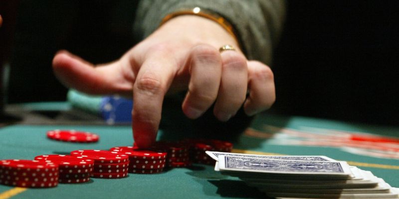 Cách chơi bài Poker chi tiết và bí kíp thắng lớn cho tân thủ 4 Bí kíp đánh Poker hiệu quả thắng lớn